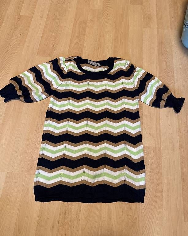T-shirts: Gestreiftes Strick T-Shirt – D'occasion à Alchenflüh par selina077