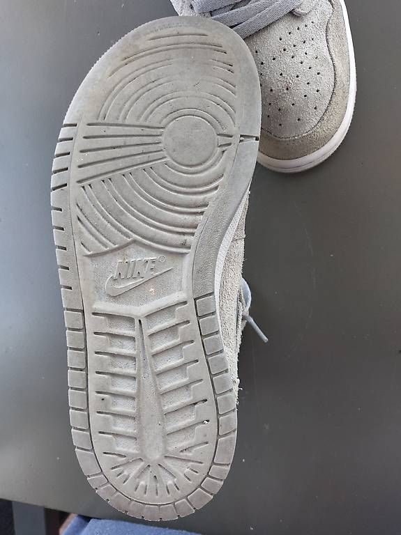 Nike Scarpe da uomo: Nike Air Jordan 1 – Usato da Breganzona venduto da nad_5kxn 1