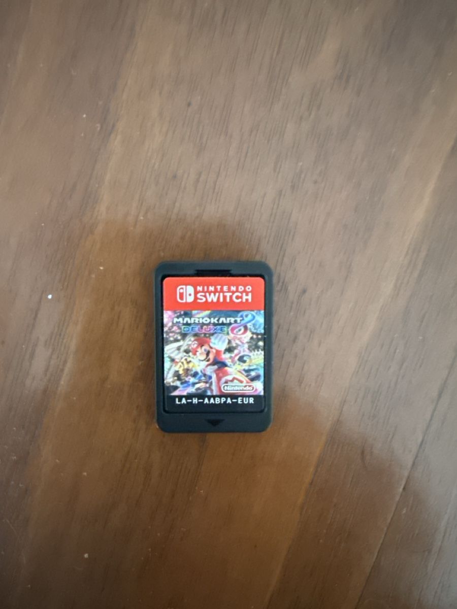 Nintendo Jeux: Jeux switch mariokart Deluxe 8  – D'occasion à Neuchâtel par KKMJ