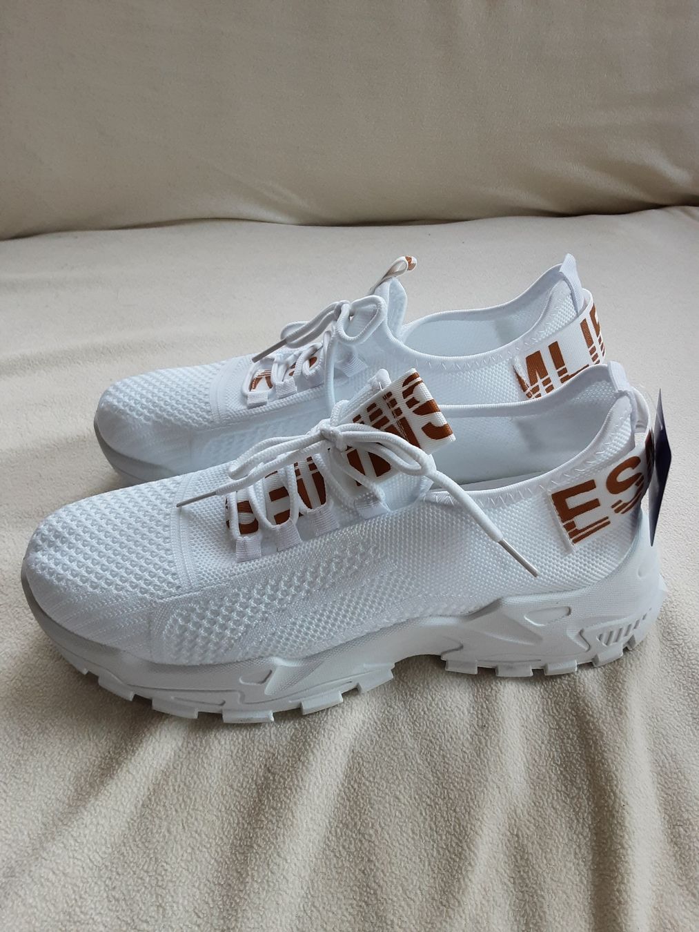 Scarpe da donna: Weisse Sommer Turnschuhe, Grösse 41, neu – Nuovo (secondo la descrizione) da Altdorf UR venduto da Brandli