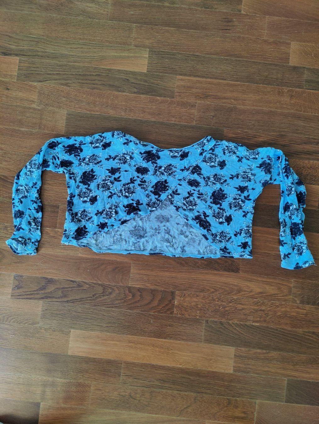 H&M Top: H&M Crop Top – Usato da Dietikon venduto da mike.thorton 1