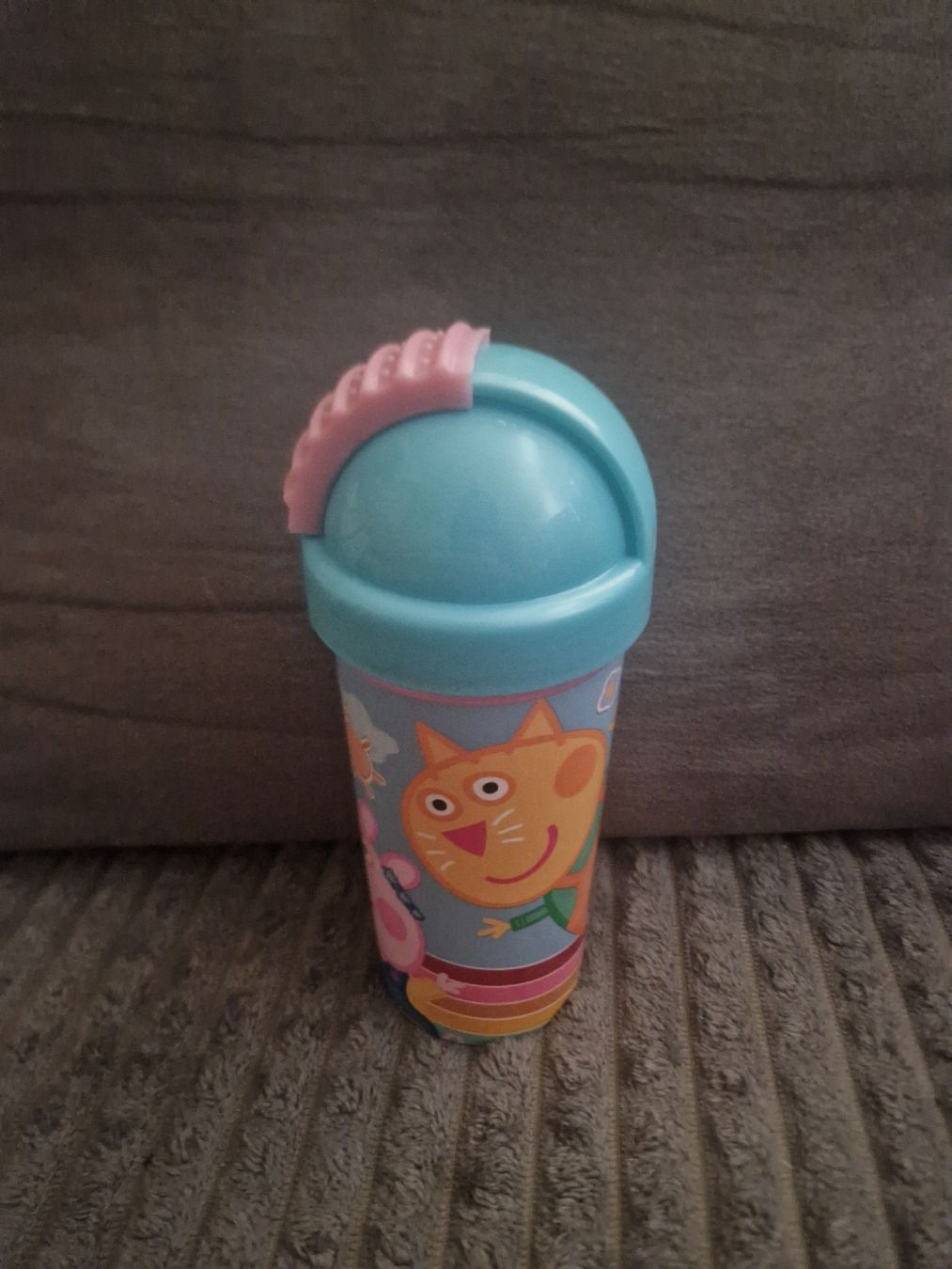 Contenitori & Simili: Peppa Pig Trinkbecher mit Deckel. – Usato da Neuhausen venduto da Nicolino92 1