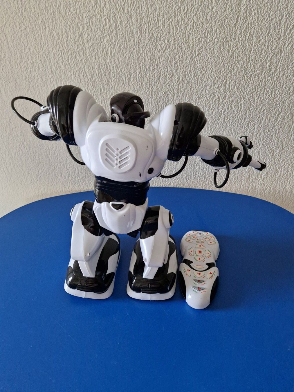 Spielzeuge: WowWee Robosapien Roboter mit Fernbedienung – Gebraucht aus Münchenbuchsee von Aare22 2