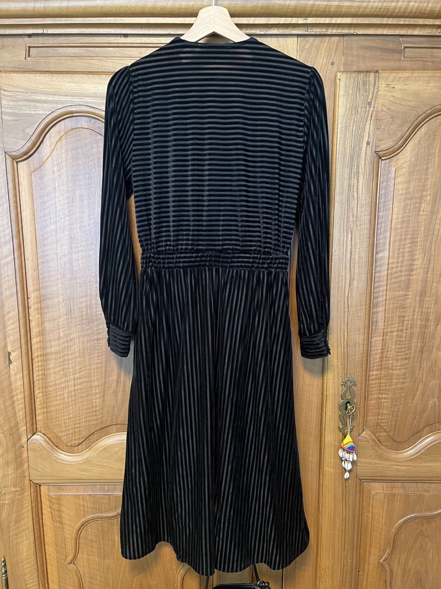 Kleider: Suncoo Kleid Gr. S schwarz Samt – Gebraucht aus Rotkreuz von zisii 3