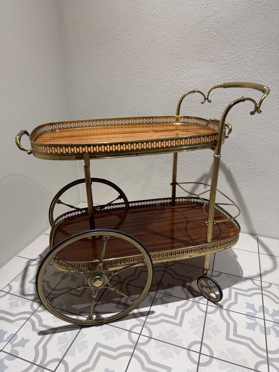 Carrelli di servizio: Servierwagen – Usato da Wiedlisbach venduto da Fine-Arts