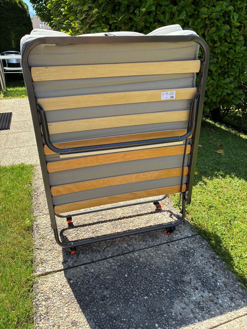 Jysk Letti: Lit pliant avec matelas, bon état, gris – Usato da St-Légier-Chiésaz venduto da val_dpx7 6