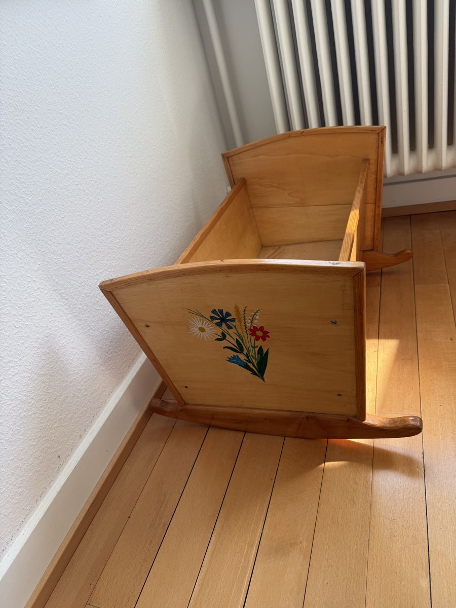 Jouets: Puppenbett gross Holz – D'occasion à Basel par rara1989