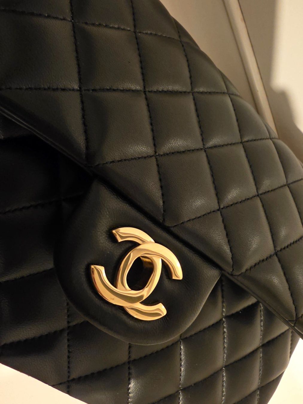 Chanel Borse da donna: Chanel Medium Classic Flap (2025) – Nuovo (secondo la descrizione) da Winterthur venduto da FragranceLUXE 4