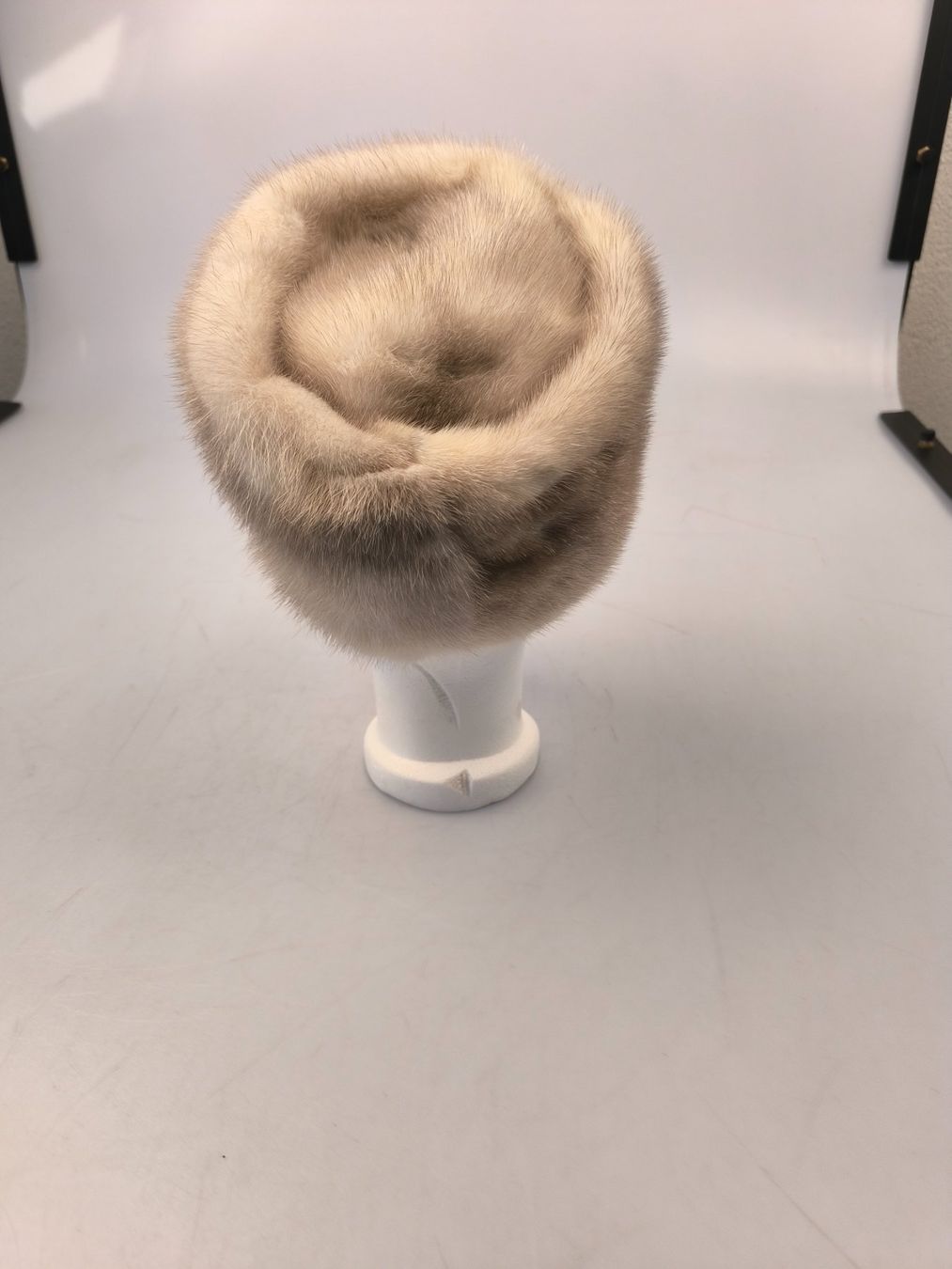 Chapeaux, bonnets & casquettes: Pelzmütze beige – D'occasion à Rüti ZH par Restwert_Rueti_ZH 2