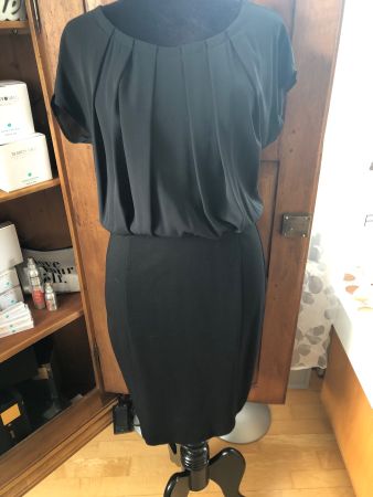 Elegantes schwarzes Kleid, Grösse S, Taifun