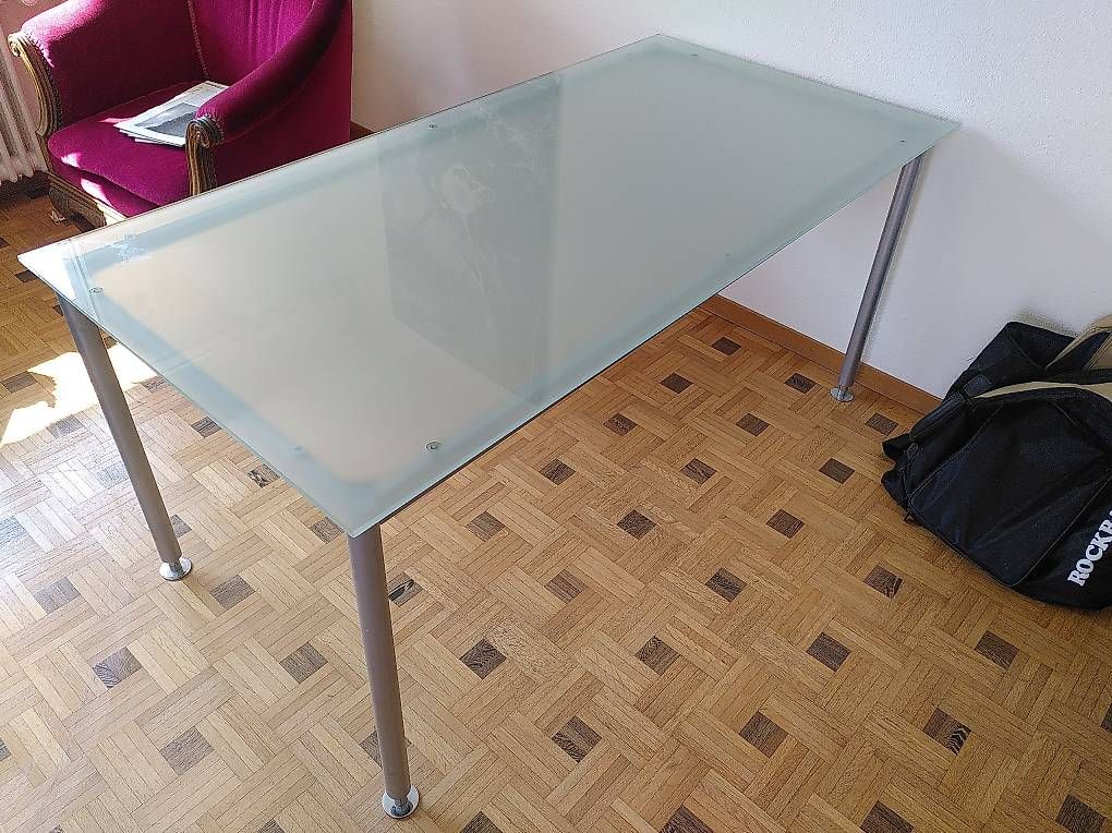 Tische: Arbeitstisch / Esstisch / Pult (Glas) – Gebraucht aus Winterthur von 2bmsr