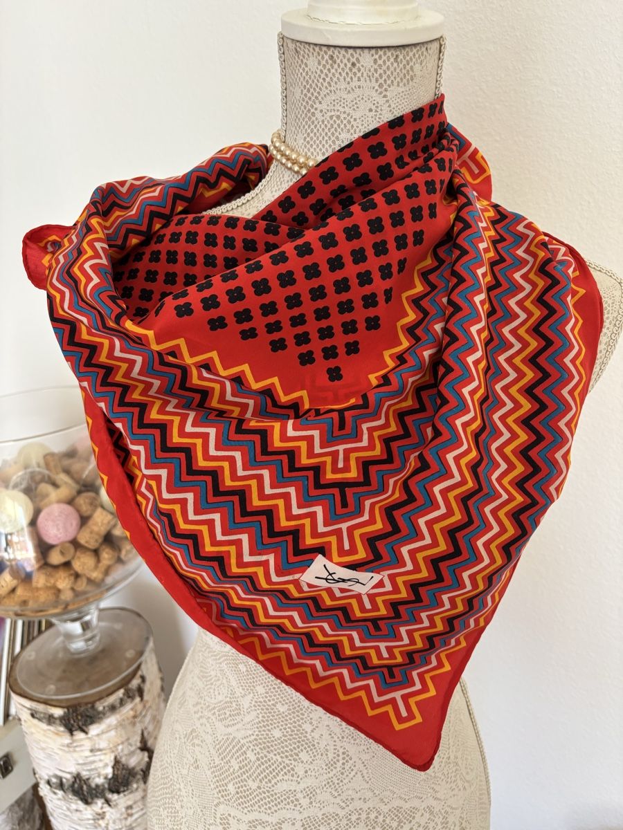 Saint Laurent Foulard & Sciarpe: Foulard Seide YSL – Usato da Winterthur venduto da san_wd8j