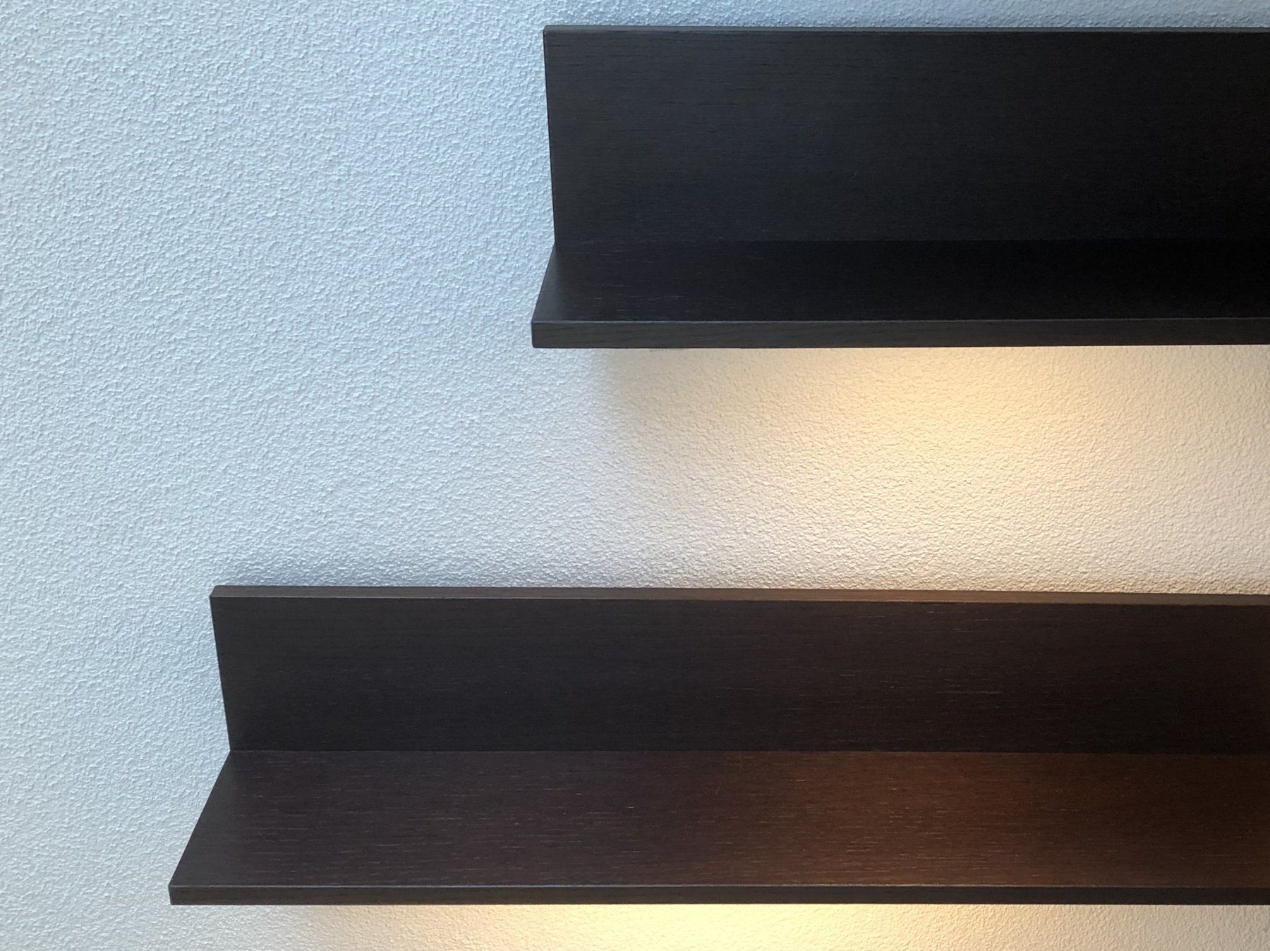 Scaffali: Wandregale mit LED-Leuchten – Usato da Obfelden venduto da Jeter01
