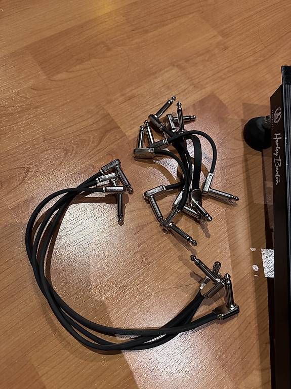 Musikinstrumente: Pedalboard avec accessoires  – Gebraucht aus Payerne von Eliona_11 3