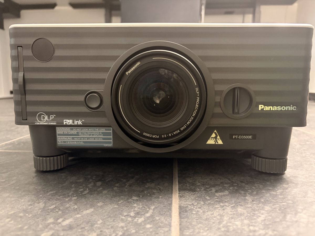 Panasonic Proiettori: Panasonic Beamer weiss guter Zustand – Usato da Hägendorf venduto da Kristian2005 1