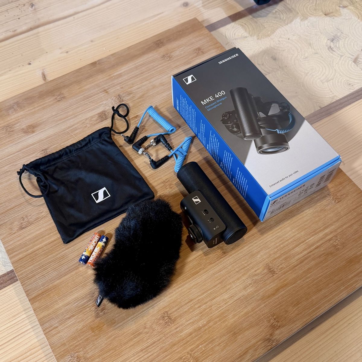Sennheiser Microfoni: Sennheiser MKE400 Shotgun Microphone – Nuovo (secondo la descrizione) da Strengelbach venduto da kau_yh2m