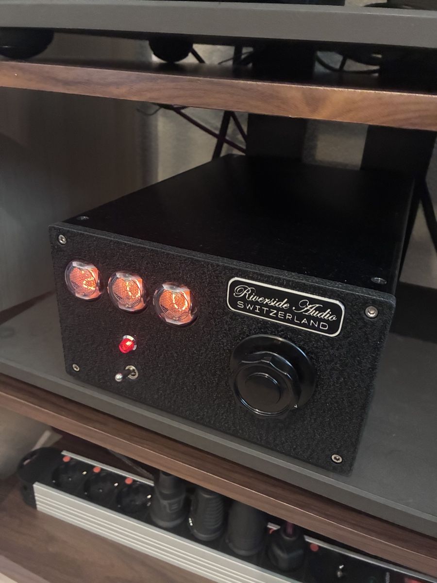 Altro Materiale elettrico: Riverside Audio PS2 Netzteil Netzfilter mit Nixie Anzeige – Nuovo (secondo la descrizione) da Ottikon venduto da Hifi-Guru 2