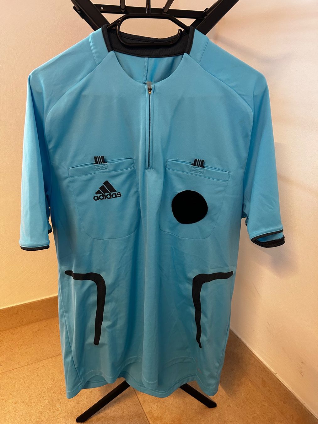 Adidas Leibchen & Hosen: Adidas Schiedsrichter Shirt 2008 – Gebraucht aus Buochs von RhYmAn