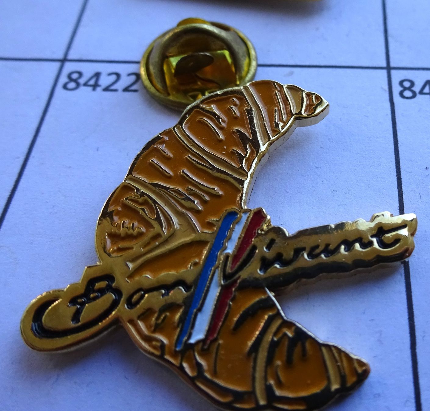 Plaketten & Abzeichen: Pin Bäckerei Gipfeli BON – Gebraucht aus Utzenstorf von BUtter81