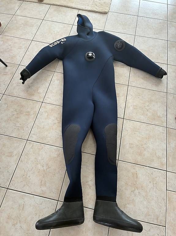Mute per immersioni: Combinaison de plongée étanche  – Usato da Cortaillod venduto da dav_7sxj