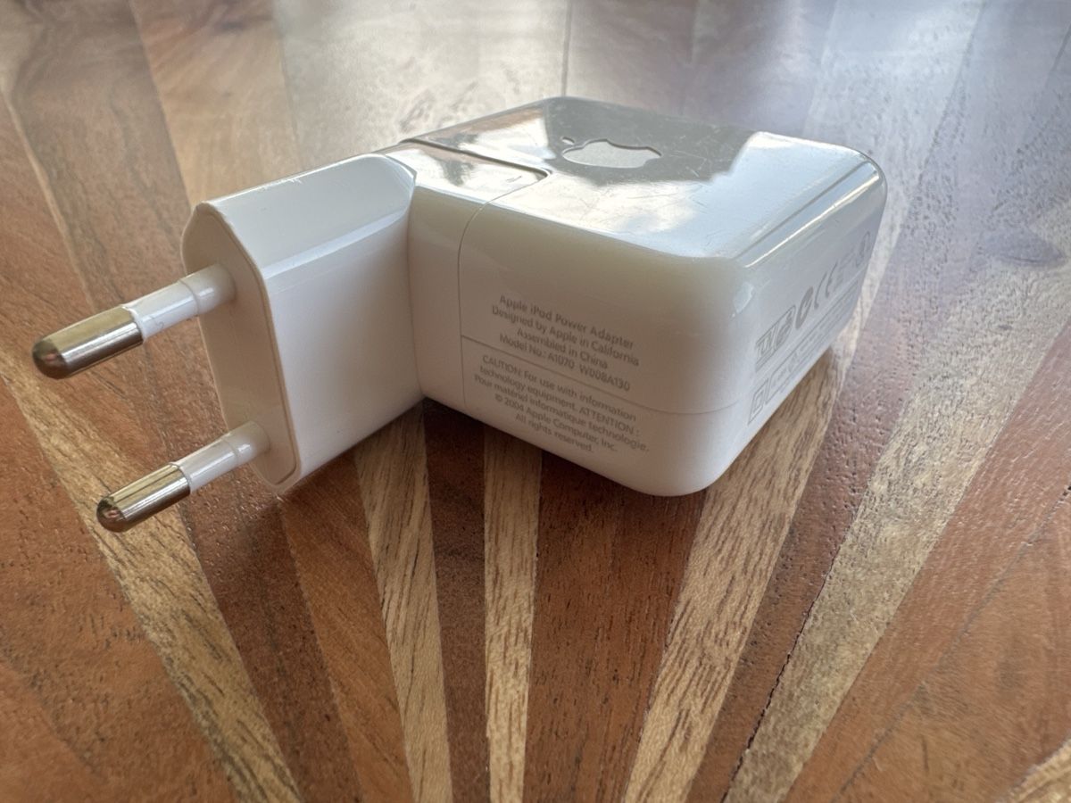 Apple Caricabatterie: Apple iPod FireWire Ladekabel Ladegerät – Usato da St. Gallen venduto da hae_6rmh 2