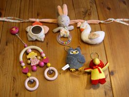 Greifspielzeuge f.d. Kleinsten (Kinderwagen, Bettchen, ...)