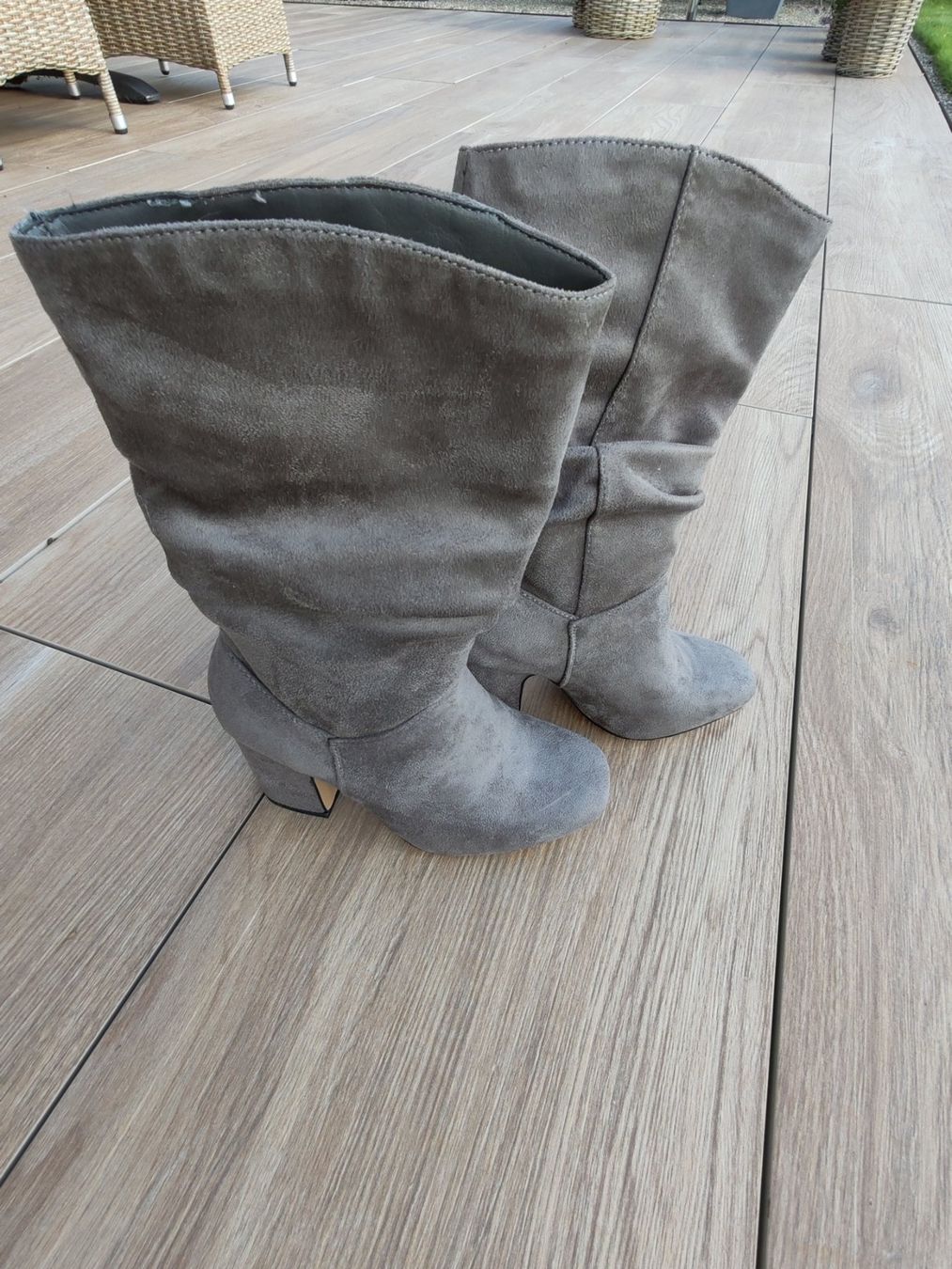 Zalando Scarpe da donna: Neuwertige Stiefel, weiter Schaft – Nuovo (secondo la descrizione) da Egnach venduto da bgdo26 3