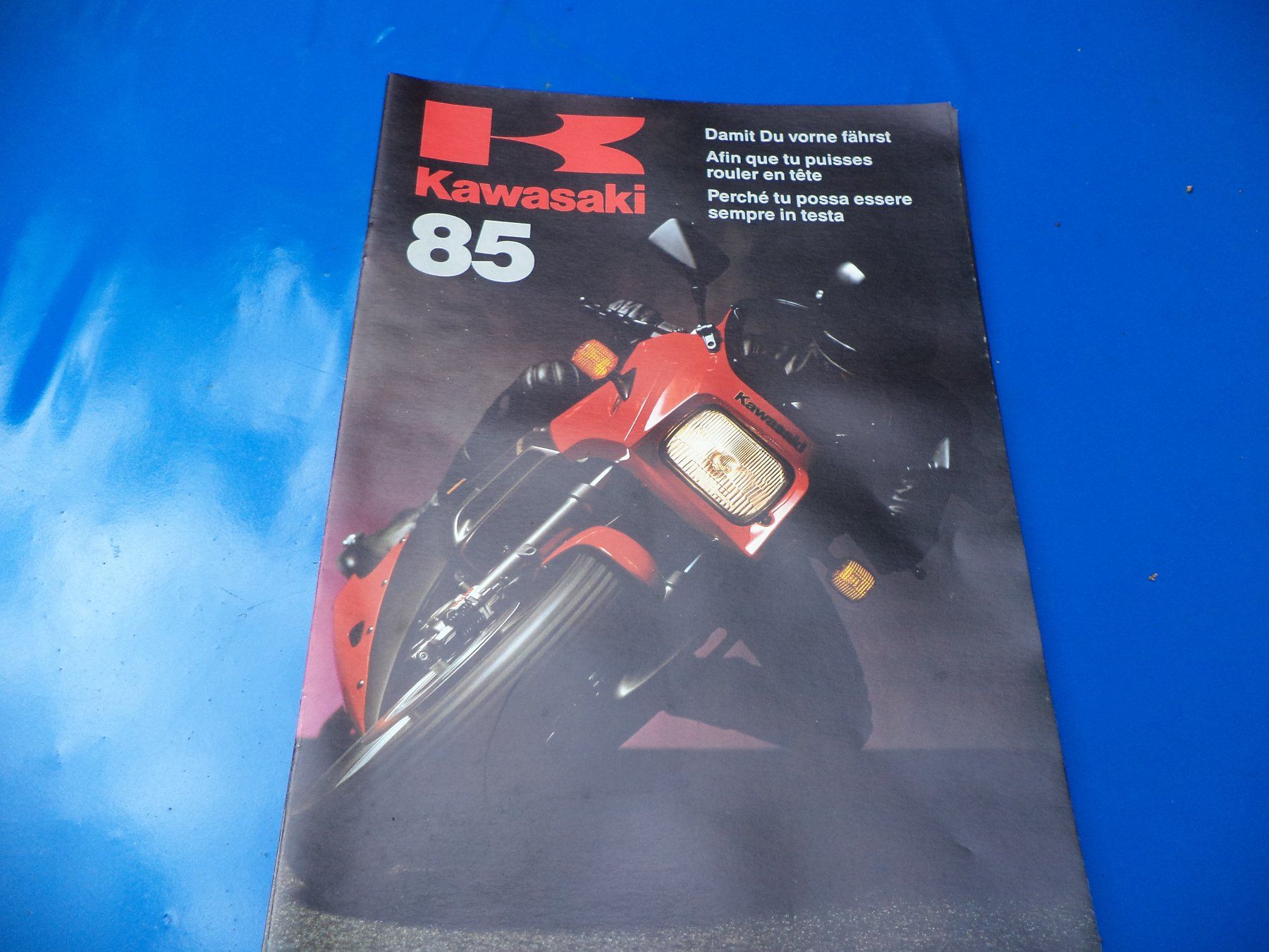 Kawasaki Documenti: Kawasaki original Prospekt 1985 4 Stck. – Nuovo (secondo la descrizione) da Oetwil am See venduto da Avenger07 1