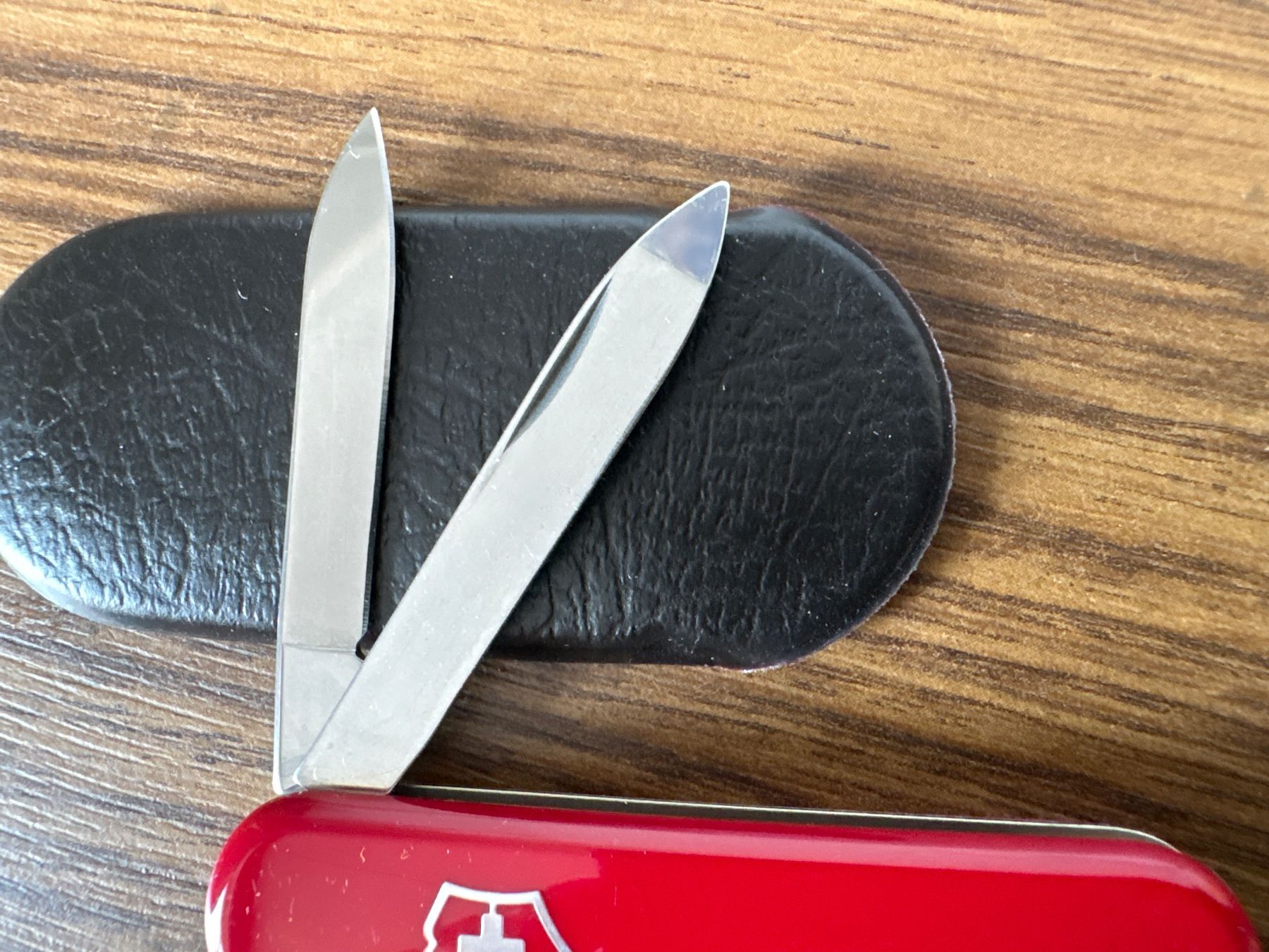 Victorinox Couteaux de poche: VICTORINOX - Classic - Sackmesser - HAHN MAGNET – D'occasion à Andwil SG par Rainboli 4