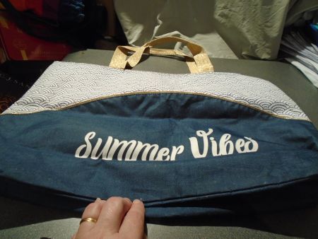 Tasche blau/weiss/goldfarbig, Aufschrift: Summer Vibes