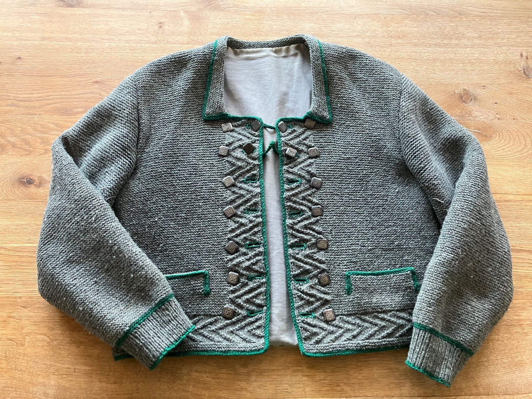 Pullover & Sweatshirts: Toggenburger Tracht Strickjacke Silberknöpfe – Gebraucht aus Waldstatt von breitaxt 1