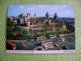 The Tower of London and Tower Bridge alte Autos AK