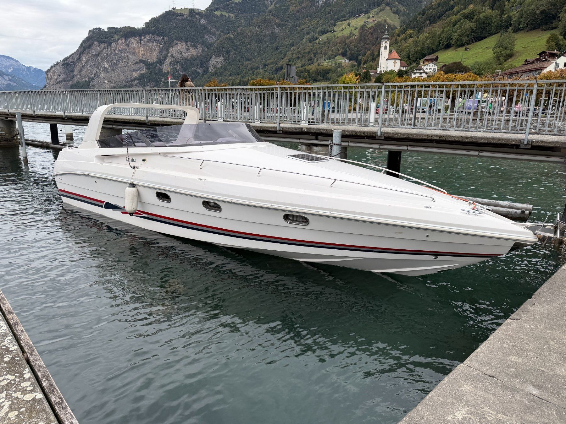 Tullio Abbate Boote: TULIO ABBATE EXCEPTION 33 mit BUGSTRAHLER. – Gebraucht aus Avenches von BOOTTRANSPORTE