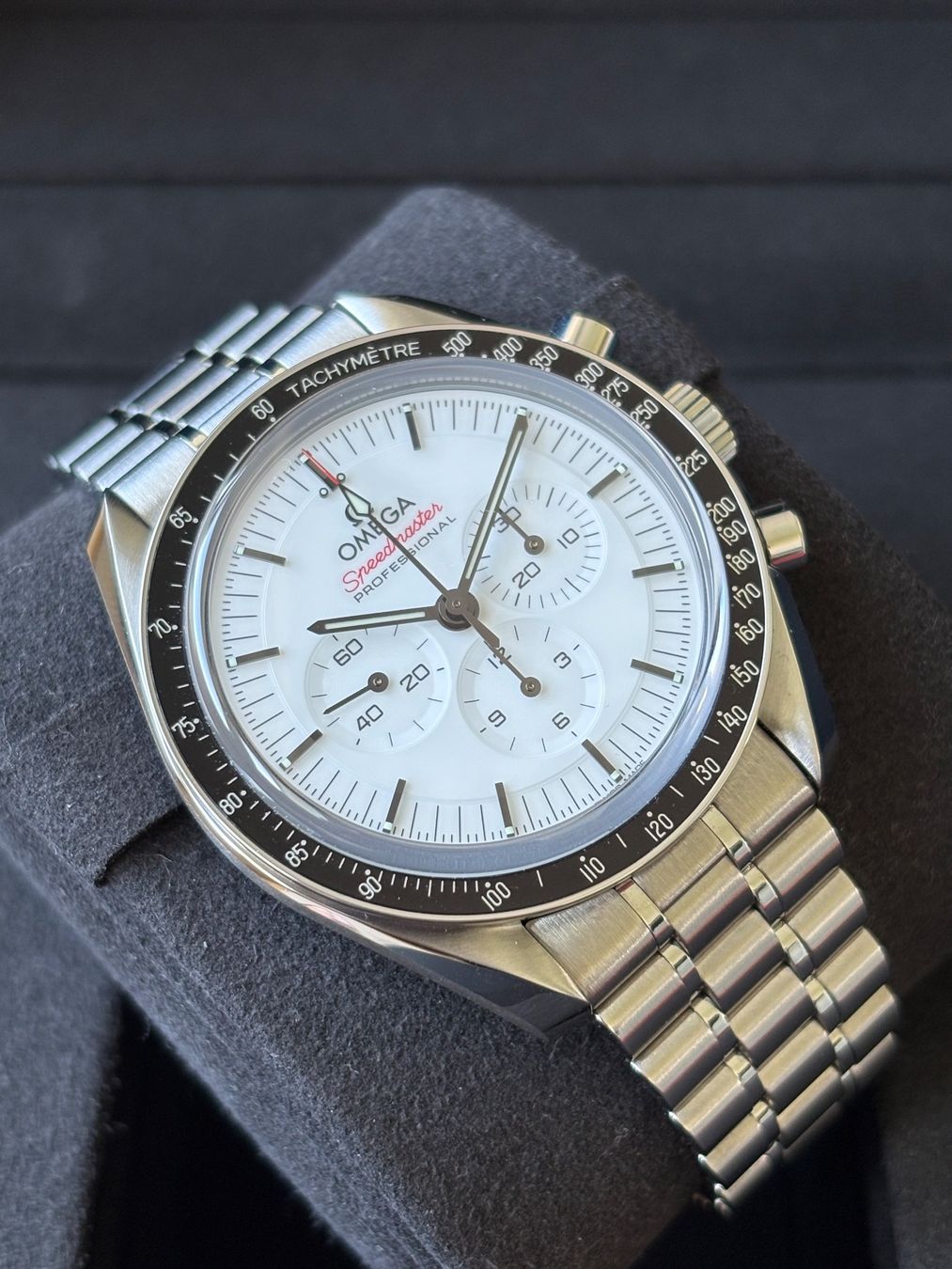 Omega Orologi: OMEGA Speedmaster Moonwatch White Fullset mit Garantie – Usato da Birsfelden venduto da Mynos 5