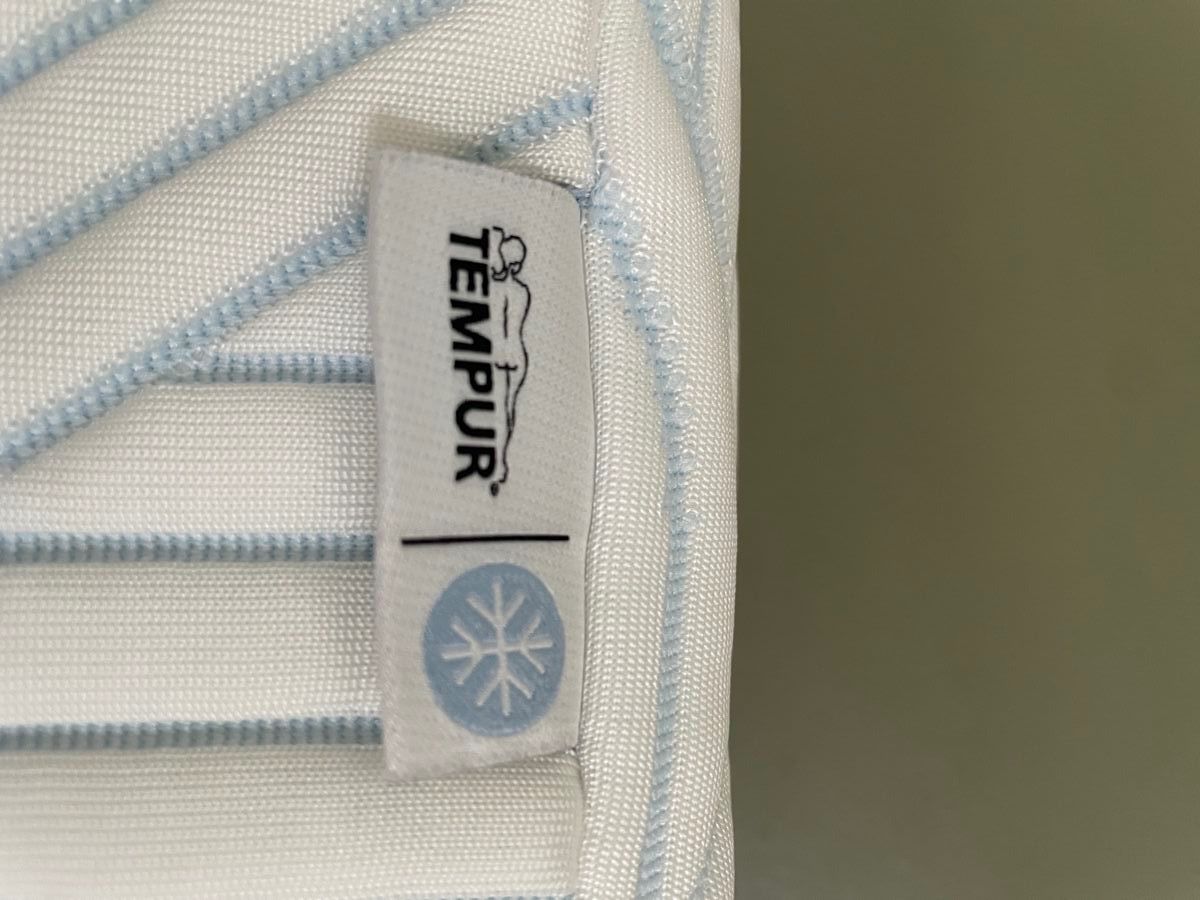 Tempur Kissen: TEMPUR Shape SmartCool Schlafkissen S – Neu (gemäss Beschreibung) aus Bern von PickDan