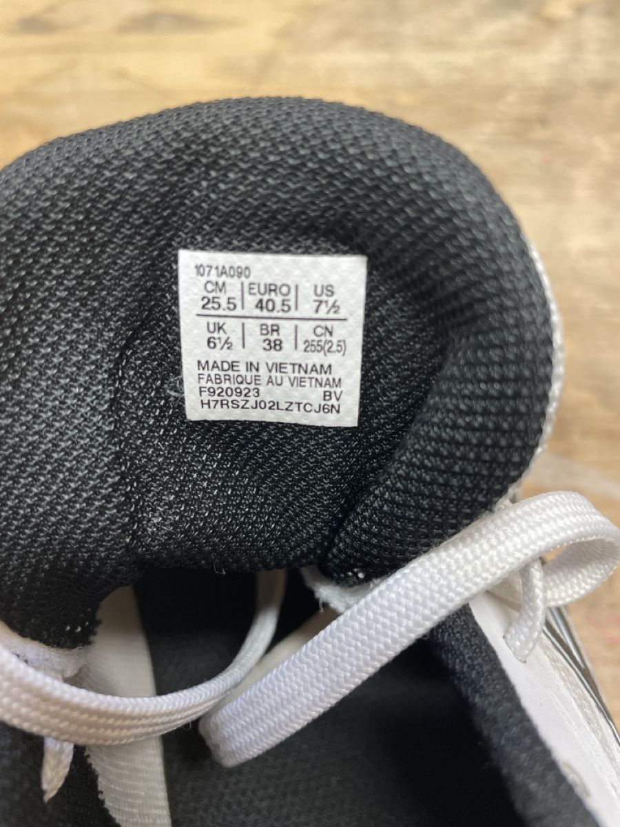 Herrenschuhe: Hallenturnschuh – Gebraucht aus Zimmerwald von fuerue 4