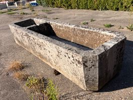 Wunderschöner Kalksteinbrunnen der Extraklasse 349cm lang