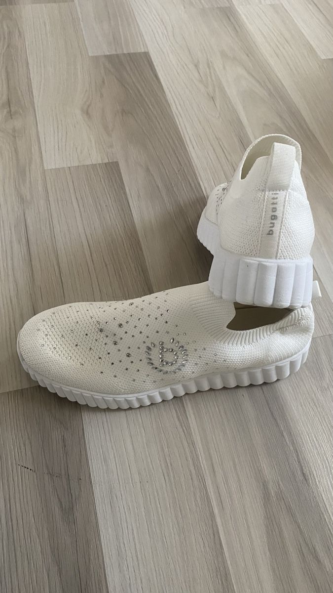 Bugatti Scarpe da donna: Bugatti Damenschuh weiss Grösse 41 mit Steinen – Nuovo (secondo la descrizione) da Wil SG venduto da lab_xx98 3
