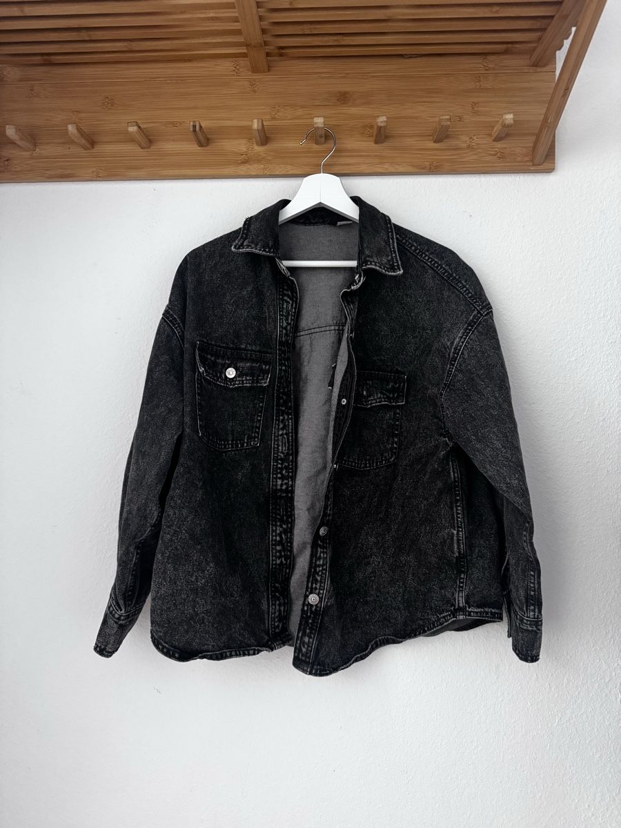 Giacche: Schwarze Jeansjacke, oversized, Gr. S – Usato da Emmenbrücke venduto da j_16
