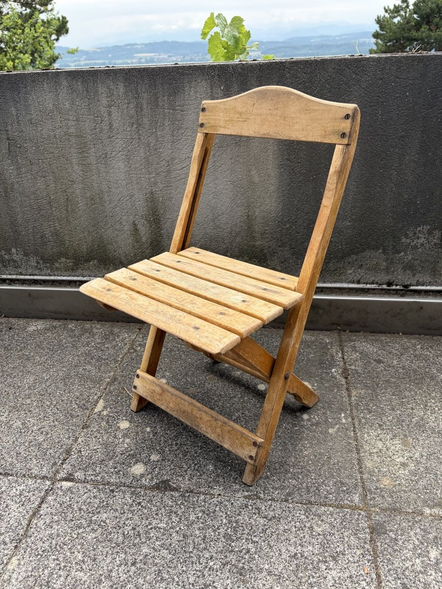 Sedie: Ancienne Petite Chaise Pliante en Bois – Usato da Vallamand venduto da Bricbracbroc82