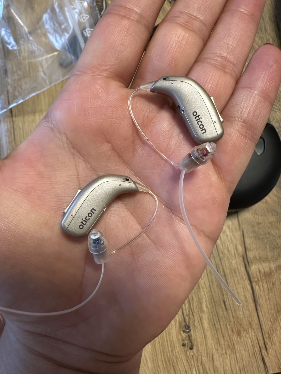 Oticon Attrezzature mediche: Oticon Intent Hearing Aids - Like New, Complete Set! – Nuovo (secondo la descrizione) da Elgg venduto da gha_c8dx 3