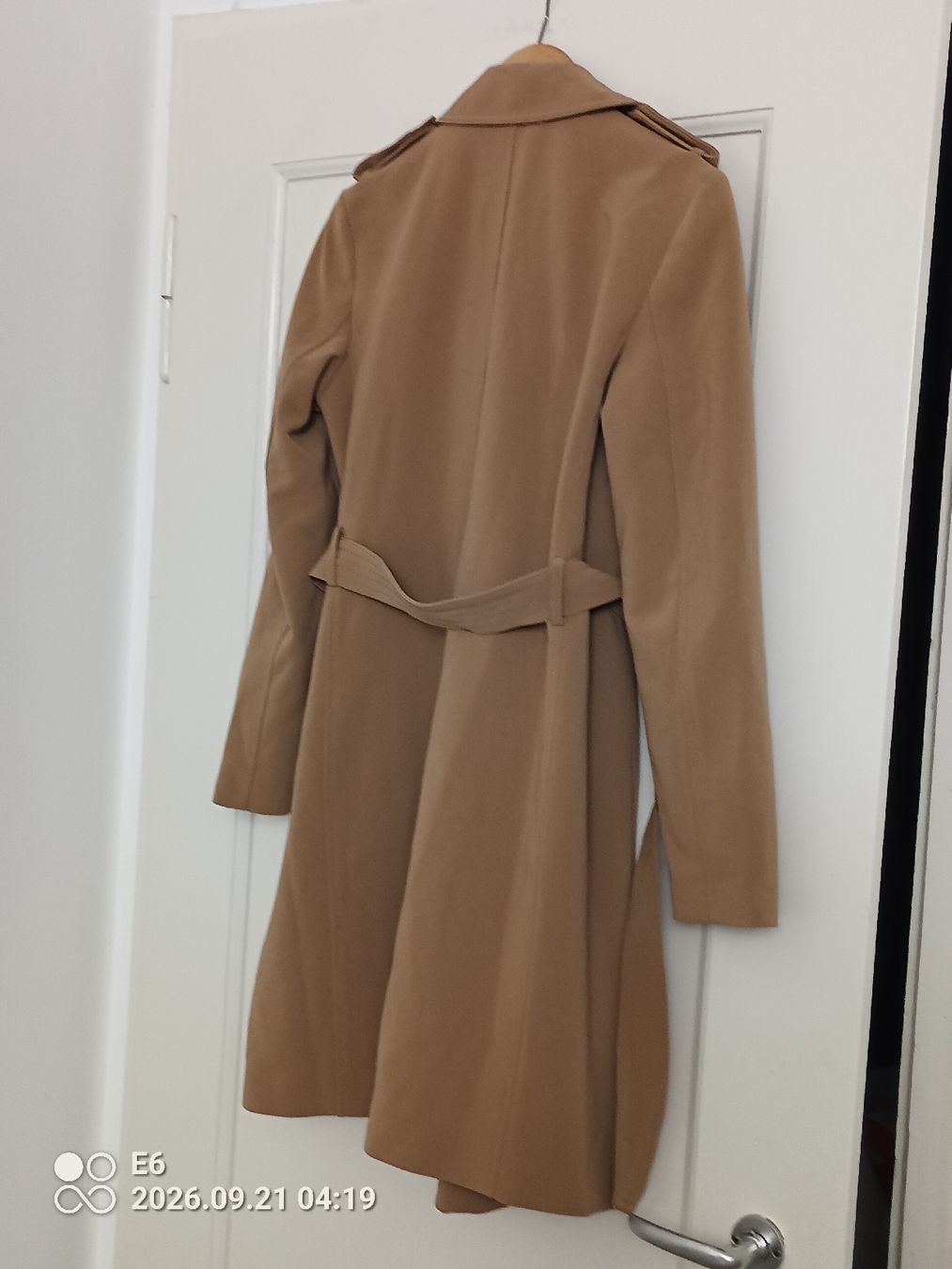 H&M Cappotti: Herbstmantel mit Kragen – Usato da Zürich venduto da Mitzi6 3