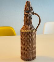 Bouteille en verre avec coffrage en osier - Vintage