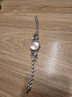 Swatch Damenuhr silberfarben mit Blumenmotiv gebraucht