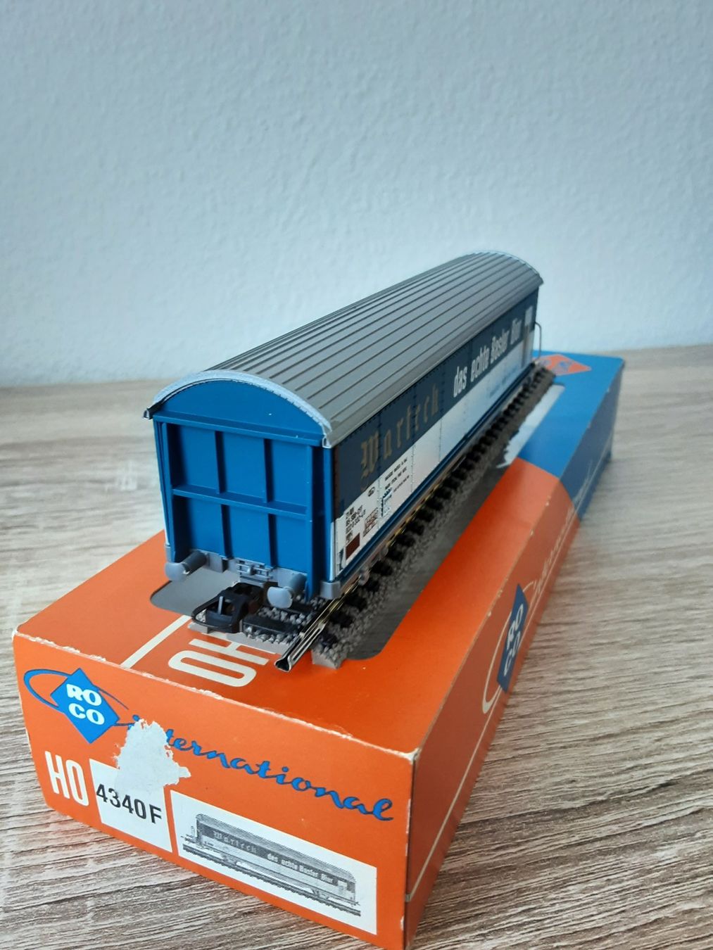 Roco Modellini di ferrovie: Roco HO 4340F Warteck das echte Basler Bier SBB Wagon m OVP – Usato da Zürich venduto da Rbaer1 1
