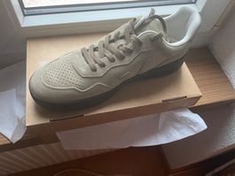 Braune Sneaker aus Veloursleder – Grösse 42 – NEU