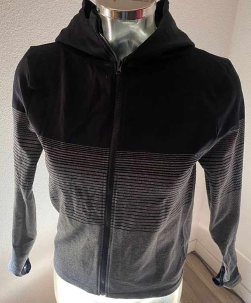 Giacche: Sportlicher Kapuzen-Pullover, Gr. S, schwarz/grau – Nuovo (secondo la descrizione) da Sursee venduto da Aniri