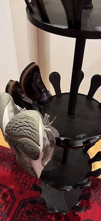 Étagères: Schuhregal, Schuhständer – D'occasion à Zürich par Schneemond01 1