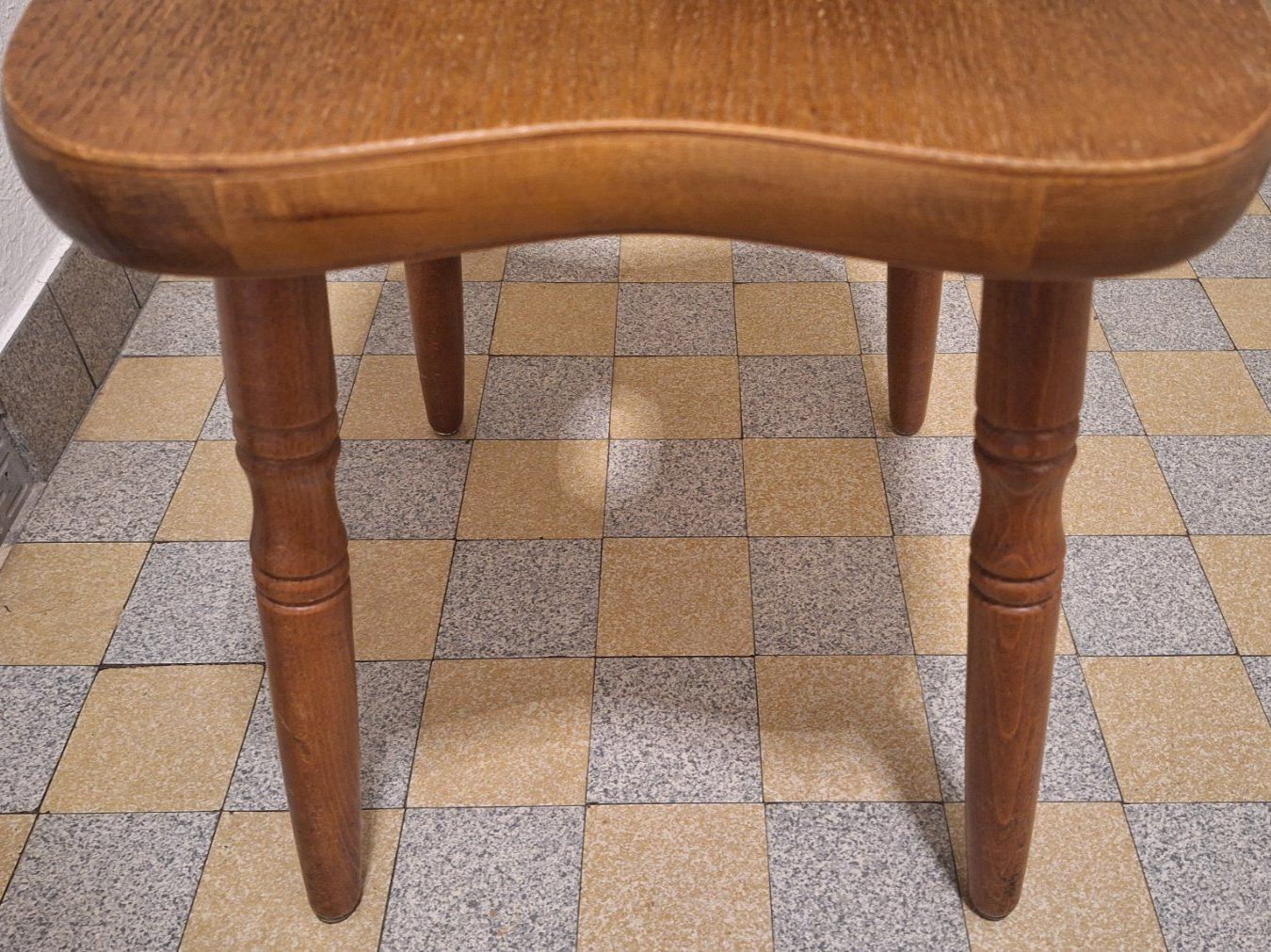 Tabourets: Vintage , robuster Holz- Hocker mit Eingriff – D'occasion à Arlesheim par shopradl 3