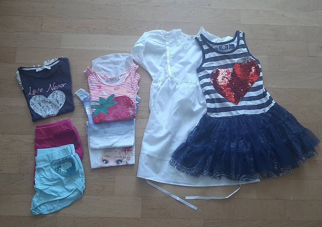 Lotti & Set di vestiti: Mädchen Kleiderset gr. 104-110 – Usato da Bern venduto da dmanci